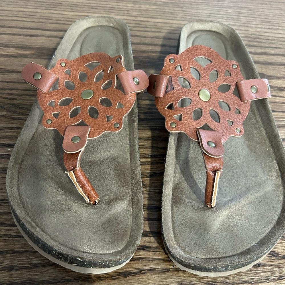 Maurice’s sandals